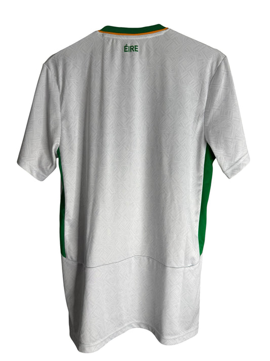 Dos du maillot officiel Levestiairedupeuple Irlande blanc avec motif géométrique, col vert et inscription EIRE