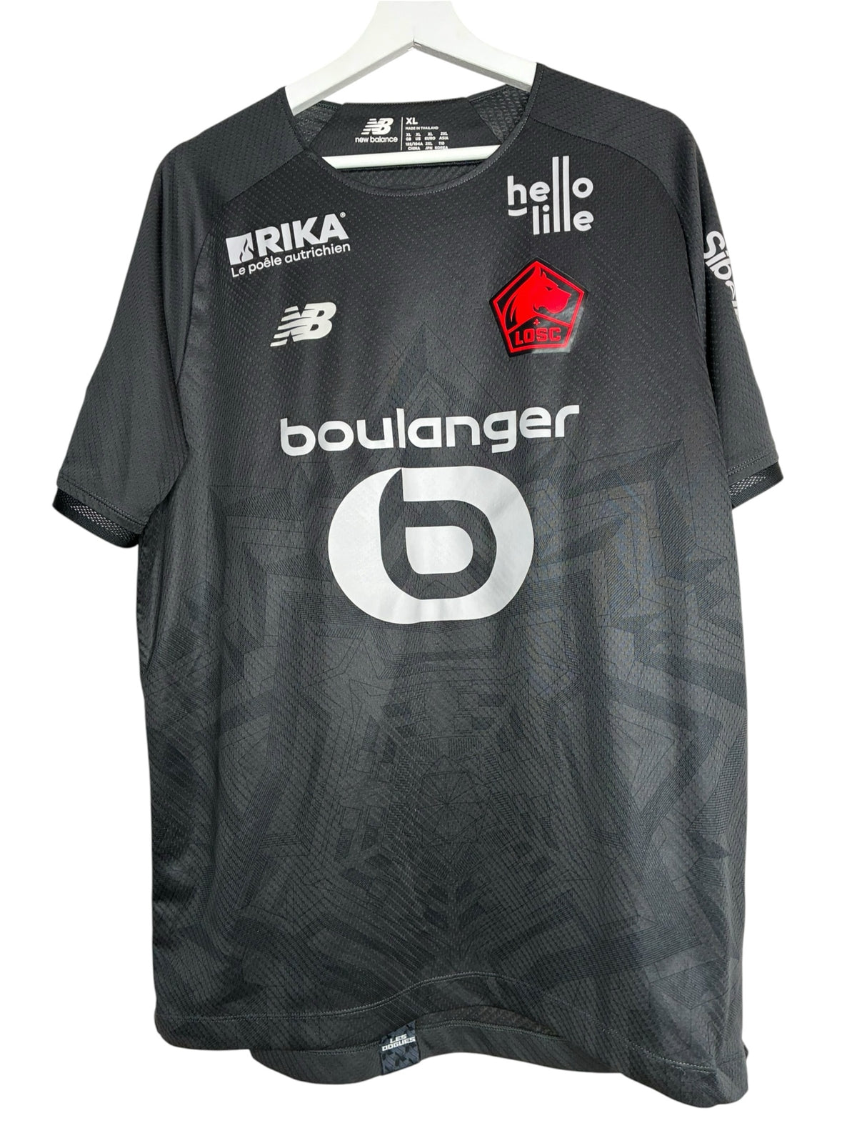 Maillot de football noir Levestiairedupeuple du LOSC avec logos officiels et motifs géométriques ton sur ton