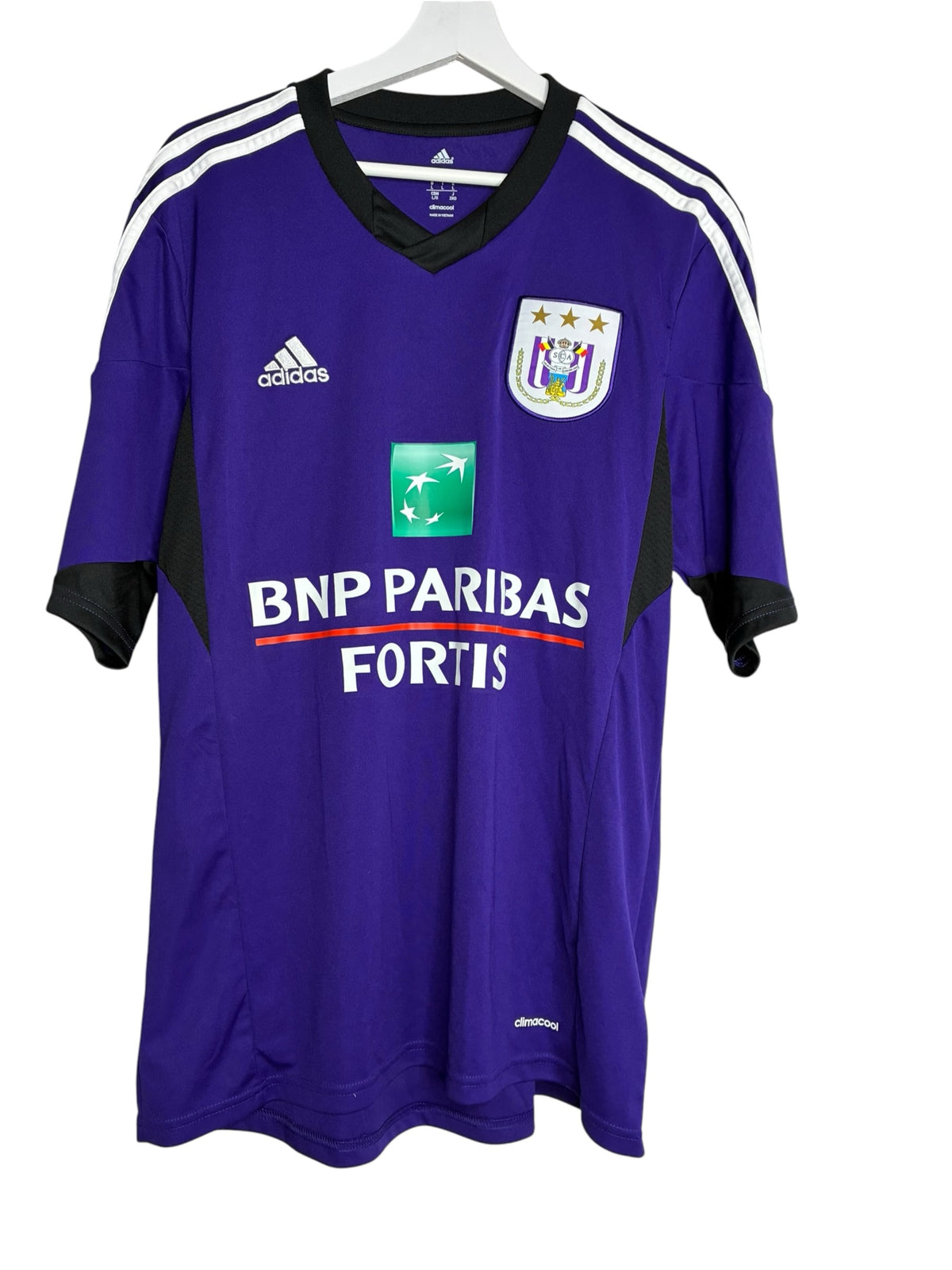 Maillot de football officiel Levestiairedupeuple du RSC Anderlecht violet avec logo Adidas et sponsor BNP Paribas