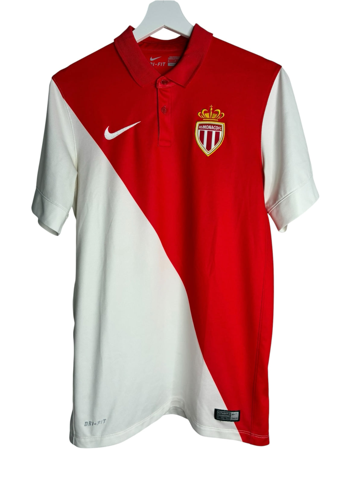 Maillot officiel Nike AS Monaco rouge et blanc avec col polo, écusson brodé et technologie Dri-FIT Levestiairedupeuple