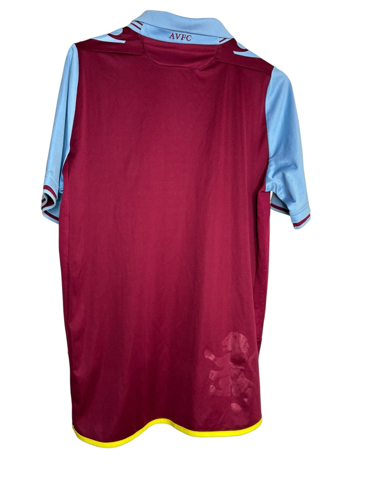 Maillot de football vintage Aston Villa Levestiairedupeuple bordeaux et bleu ciel avec lion embossé au dos