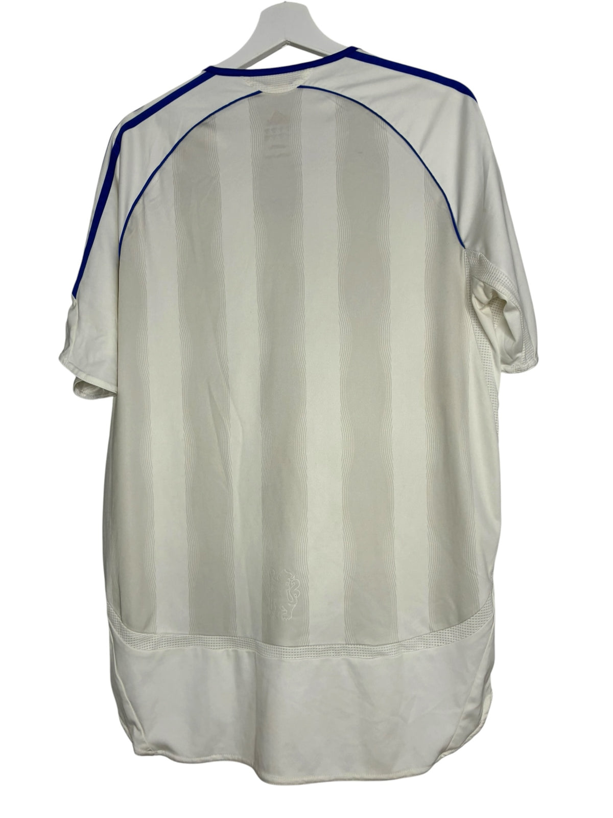 Dos du maillot de football vintage Chelsea FC blanc et bleu par Levestiairedupeuple avec détails en mesh