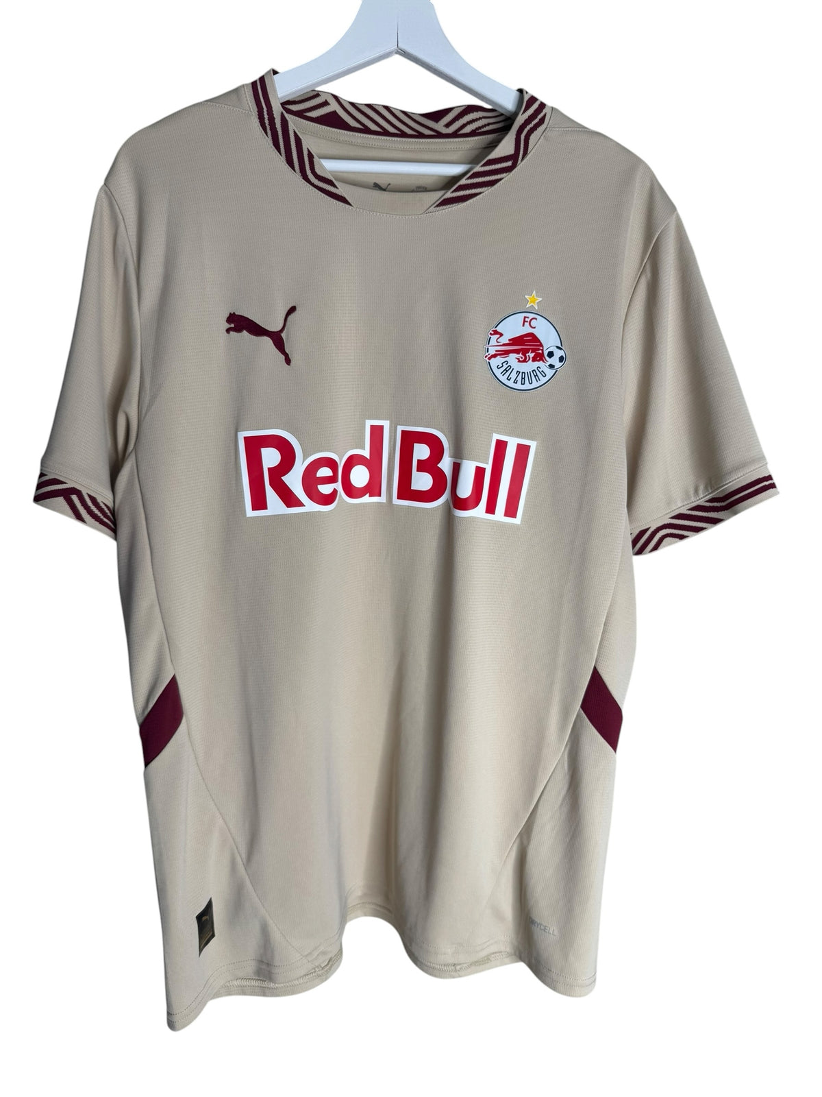 Maillot officiel Levestiairedupeuple FC Red Bull Salzburg beige et bordeaux, technologie Puma dryCELL, col graphique.