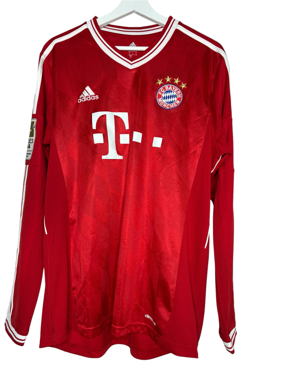 Maillot de football manches longues rouge Bayern Munich officiel Levestiairedupeuple avec blason et logo Adidas