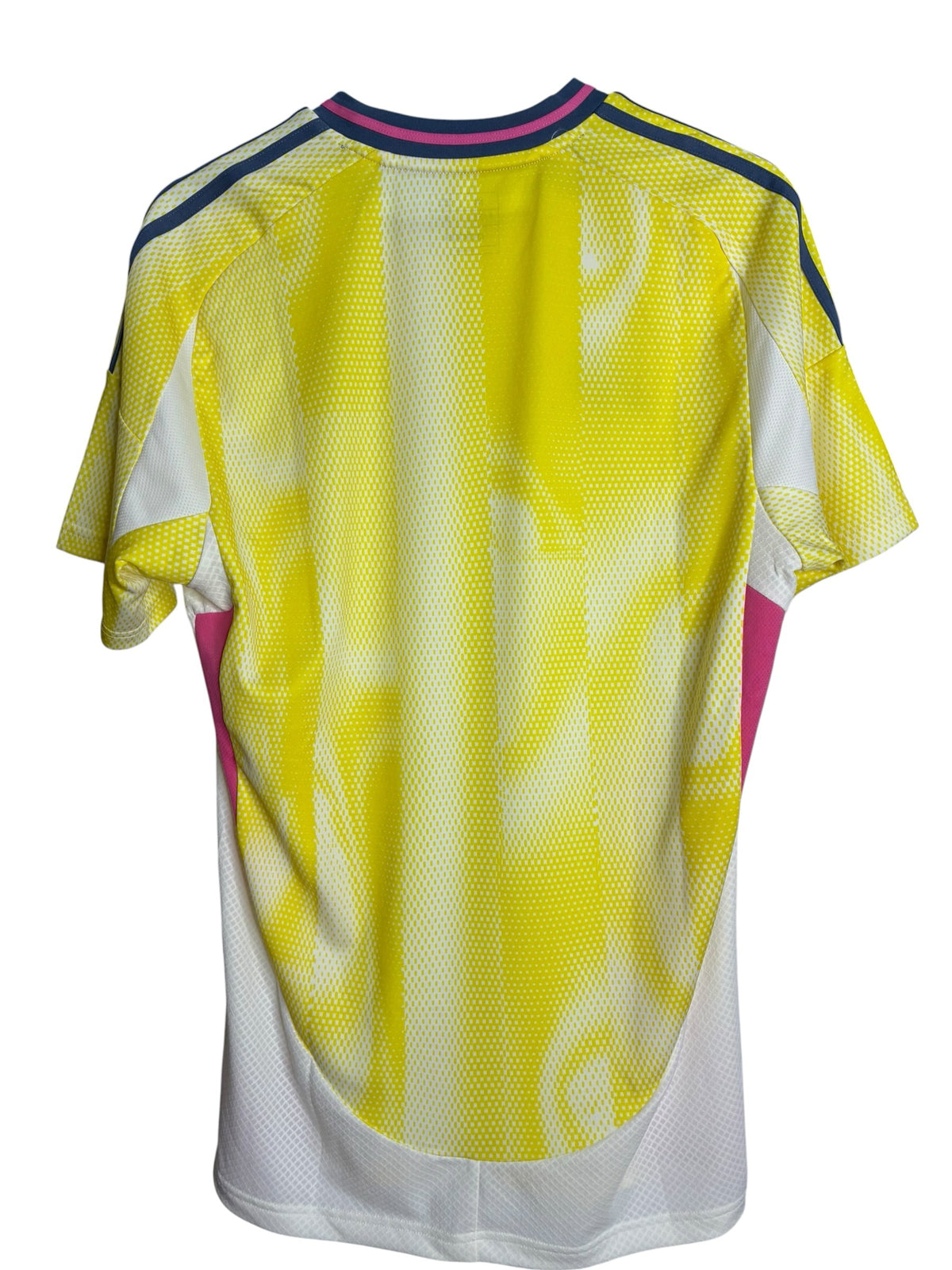 Dos du maillot de football officiel Juventus Levestiairedupeuple jaune avec motifs graphiques et détails roses