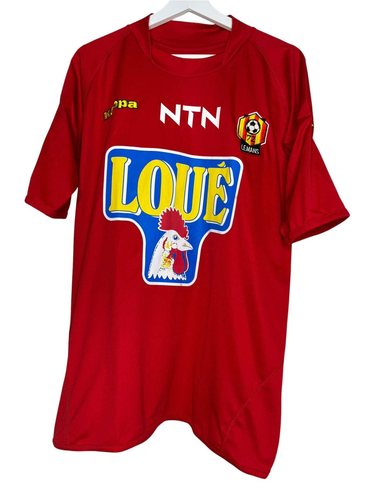 Maillot de football officiel Le Mans FC rouge par Levestiairedupeuple avec logo Kappa et sponsor Loué