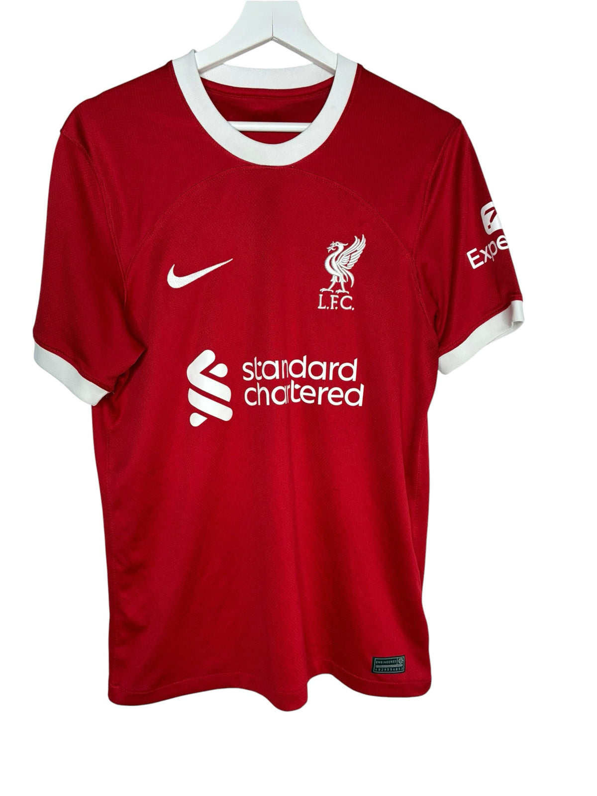 Maillot de football officiel Liverpool FC rouge par Levestiairedupeuple avec blason du club et détails blancs
