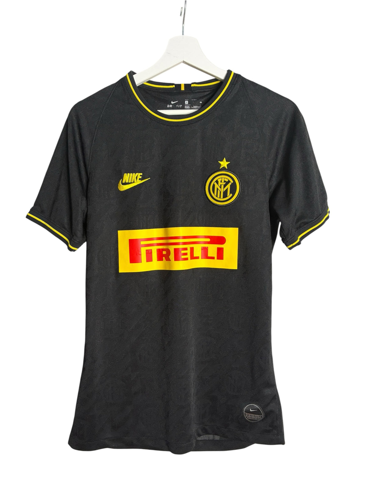 Maillot de football Levestiairedupeuple Inter Milan noir avec détails jaunes, logo Nike et sponsor Pirelli