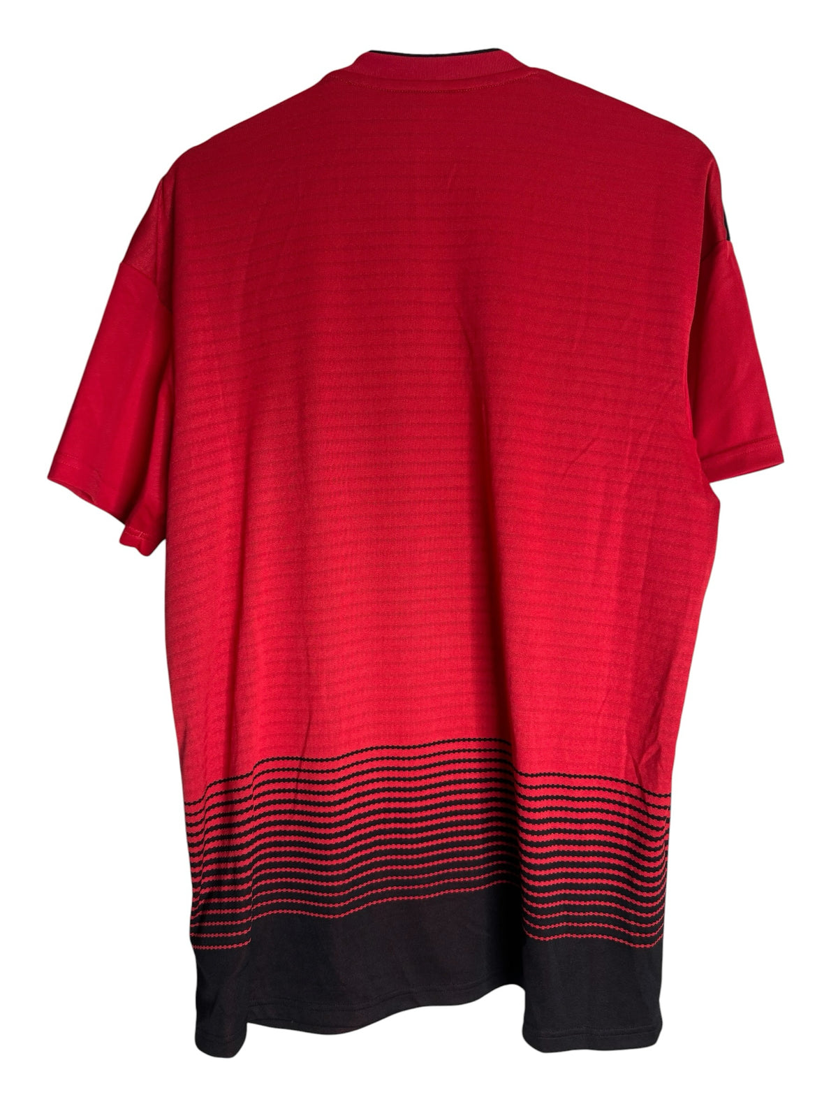 Maillot de football Levestiairedupeuple Manchester United rouge avec détails noirs et texture rayée au dos