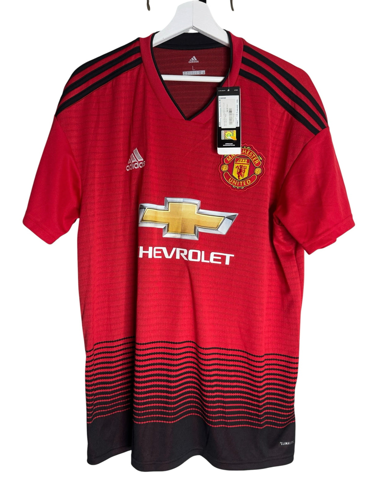 Maillot de football rouge Manchester United Levestiairedupeuple avec détails noirs et logo Chevrolet
