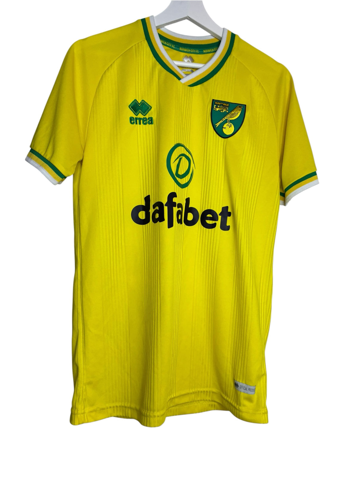 Maillot de football domicile Levestiairedupeuple Norwich City jaune avec détails verts et logo Errea sur cintre