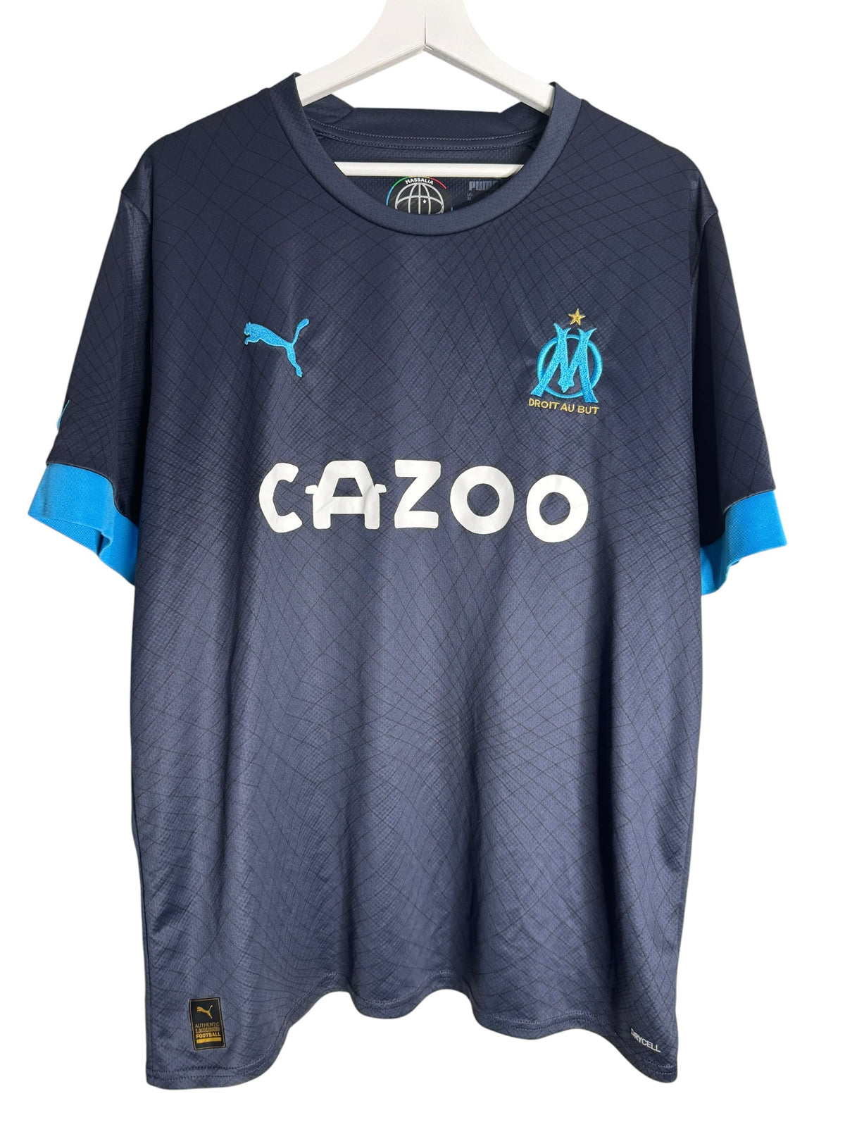 Maillot de football Levestiairedupeuple Olympique de Marseille bleu marine Puma avec détails bleu ciel et logo Cazoo