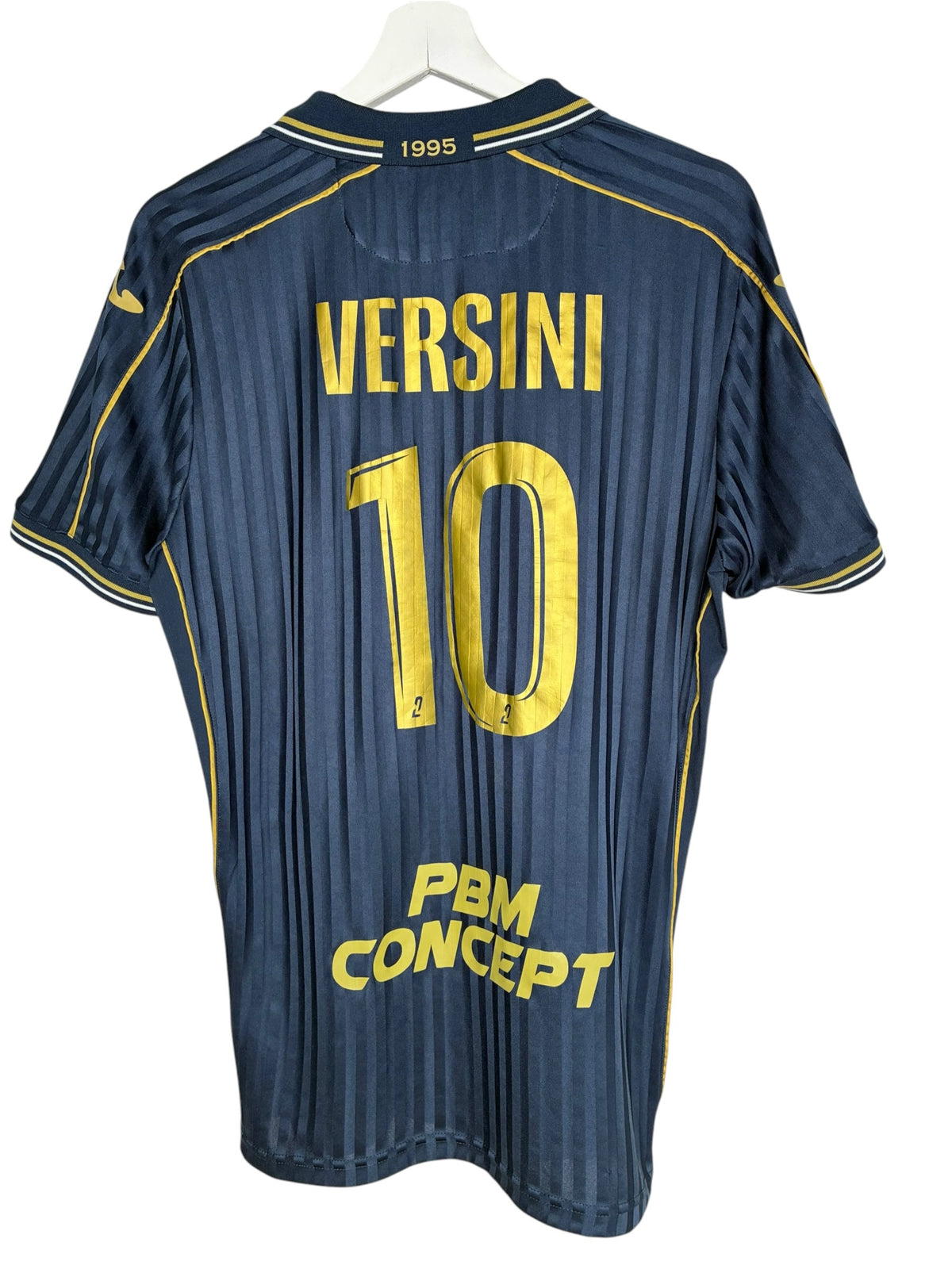 Maillot de football officiel Levestiairedupeuple du Pau FC bleu marine avec flocage doré numéro 10 au dos