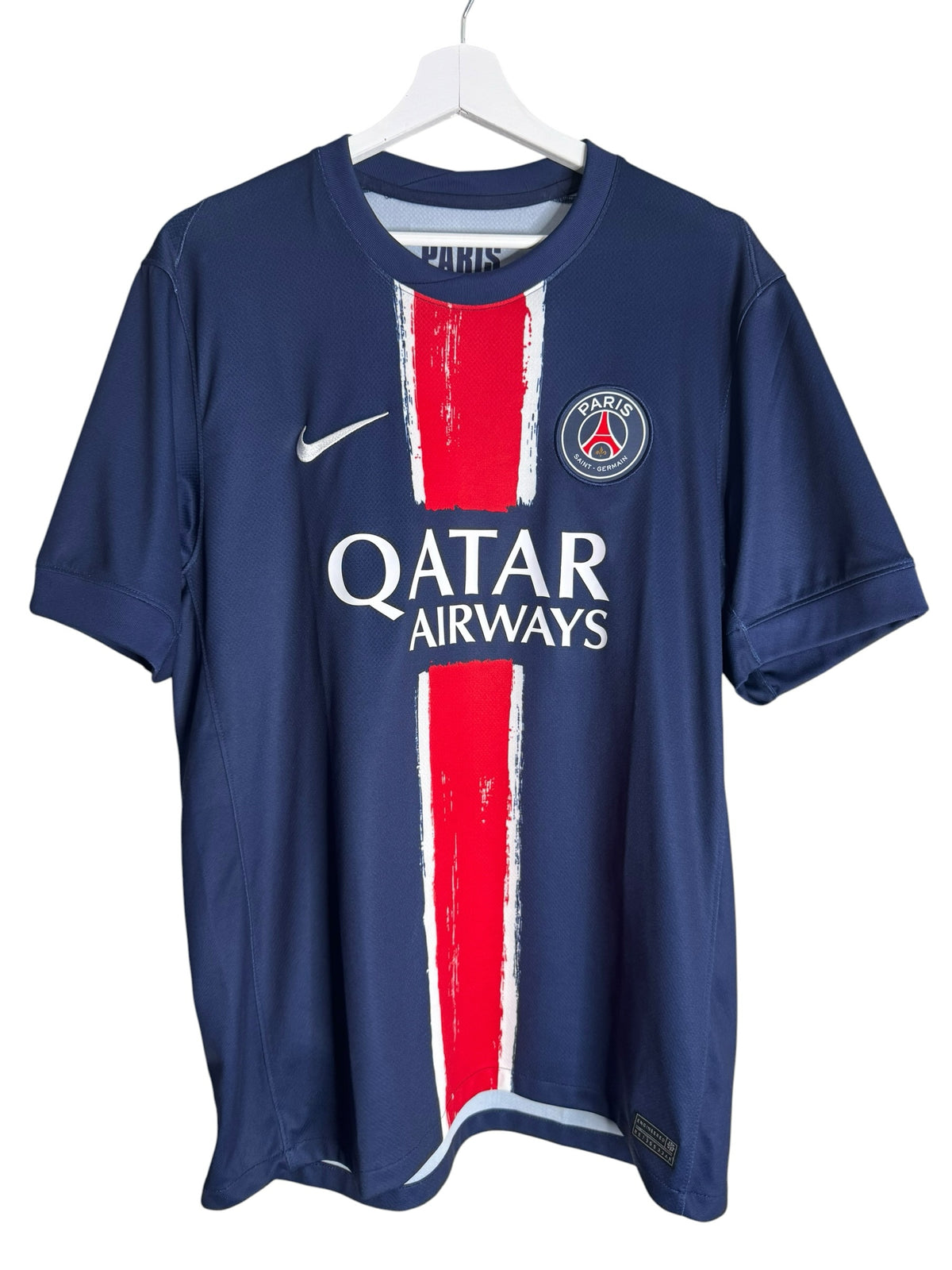 Maillot domicile officiel PSG Levestiairedupeuple bleu avec bande rouge centrale et logo Qatar Airways