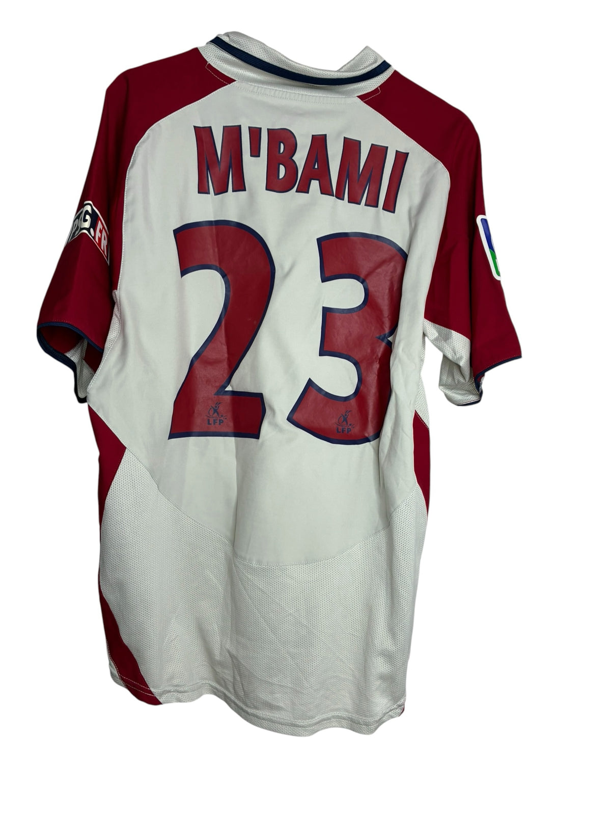 Maillot de football vintage Levestiairedupeuple du PSG, blanc et rouge, floqué M'Bami 23, années 2000.