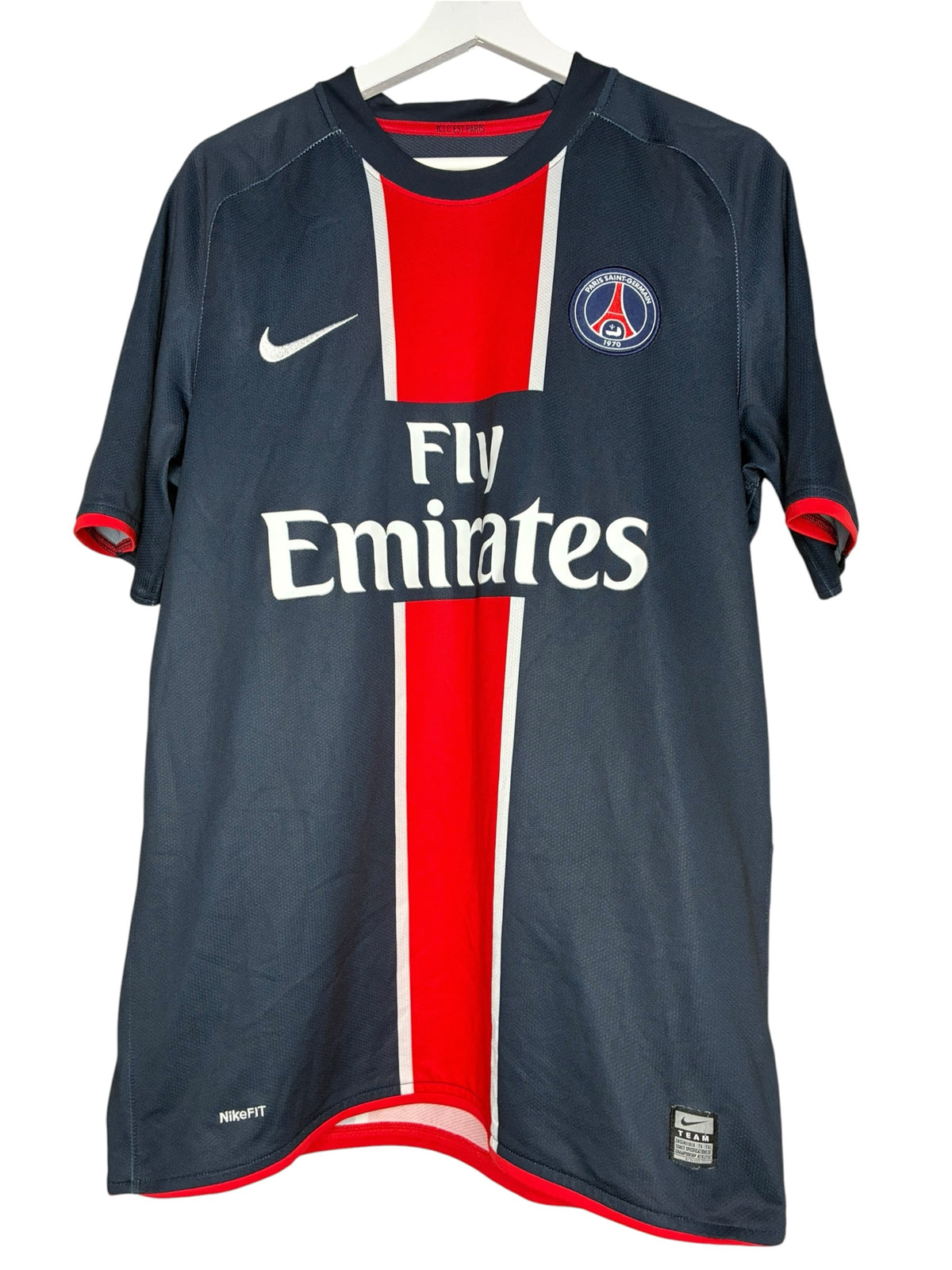 Maillot de football vintage Levestiairedupeuple du PSG bleu marine avec bande rouge et logo Fly Emirates