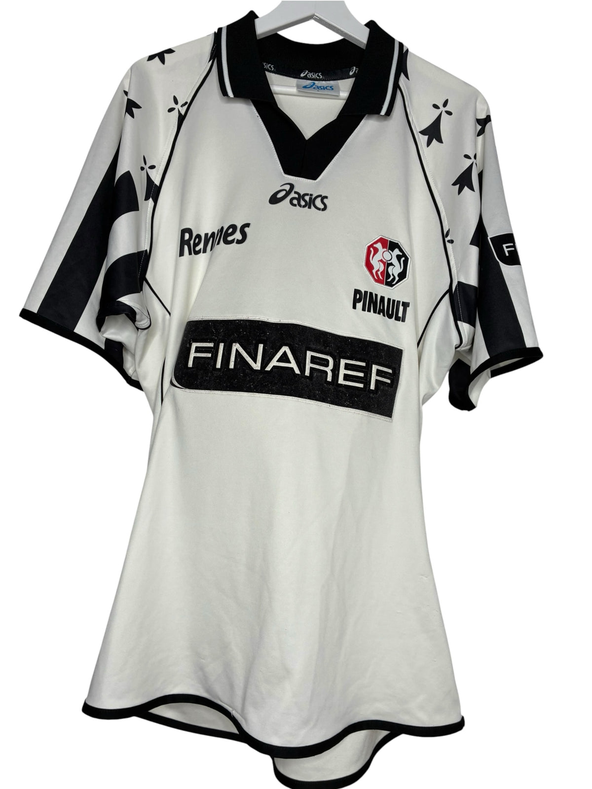 Maillot de football vintage Stade Rennais Levestiairedupeuple blanc et noir avec motifs hermines et logos Asics