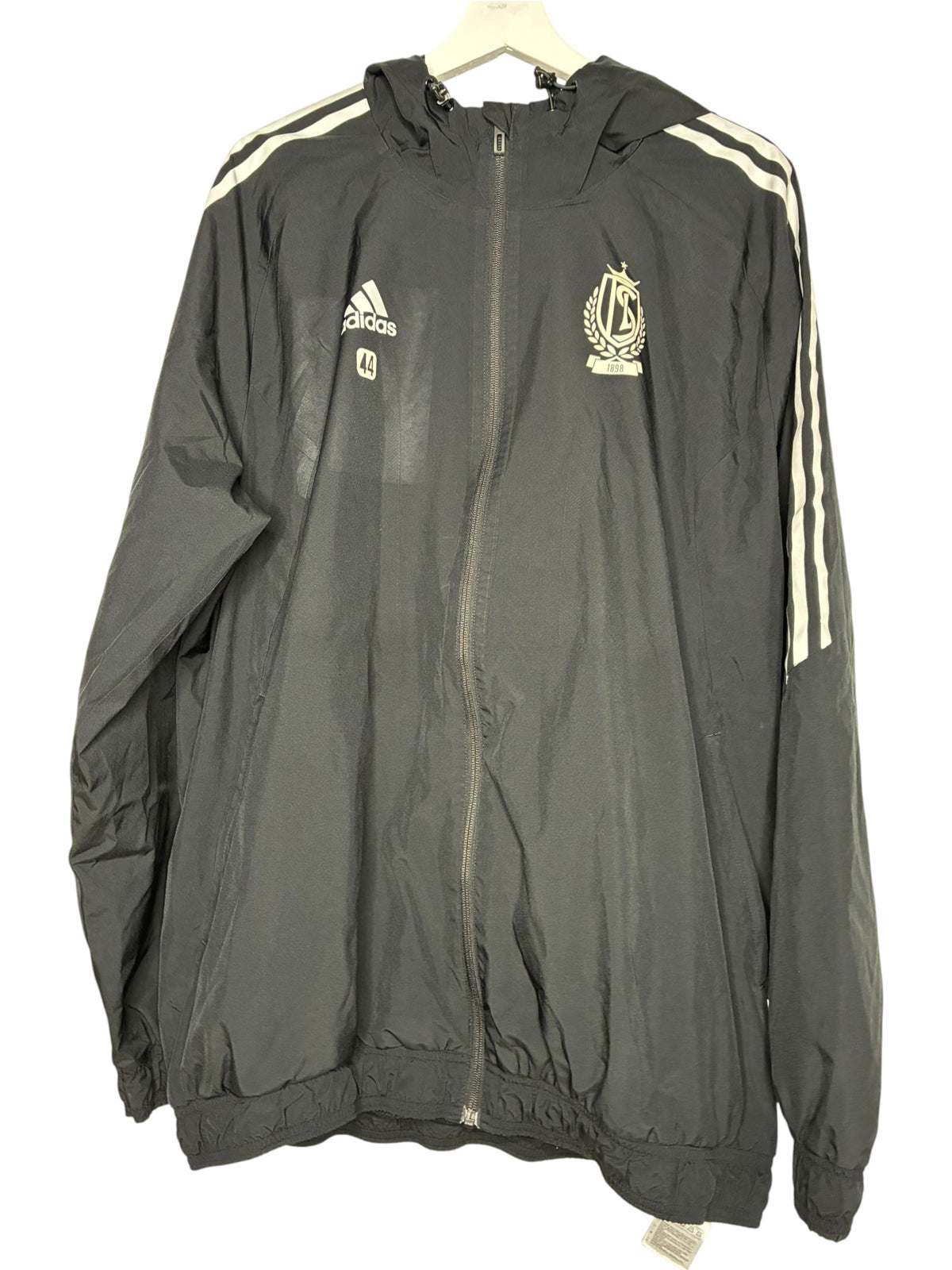 Veste coupe-vent noire Levestiairedupeuple adidas avec capuche, trois bandes blanches et écusson de club