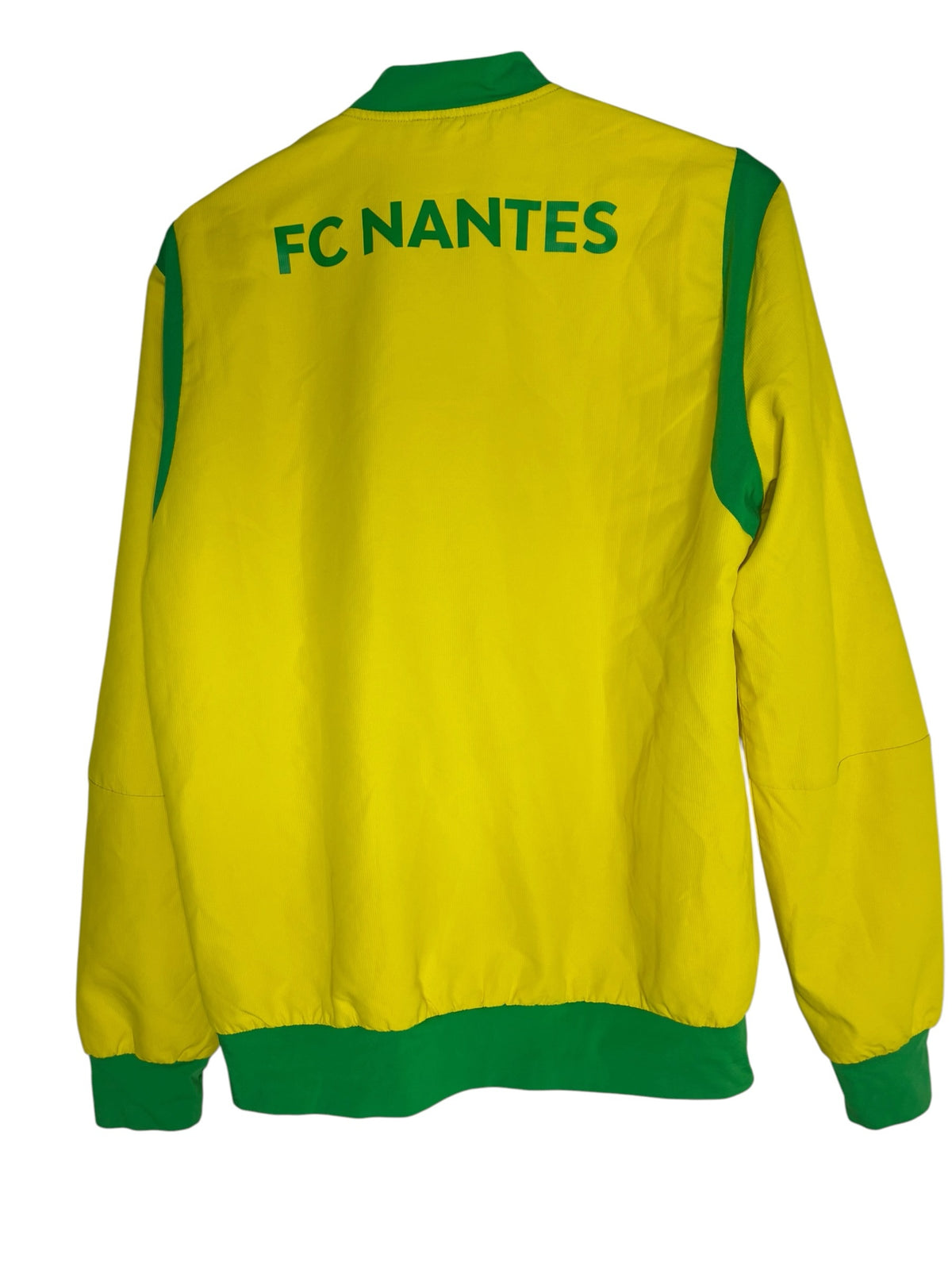 Veste bomber Levestiairedupeuple FC Nantes jaune et verte avec lettrage du club au dos, vue arrière