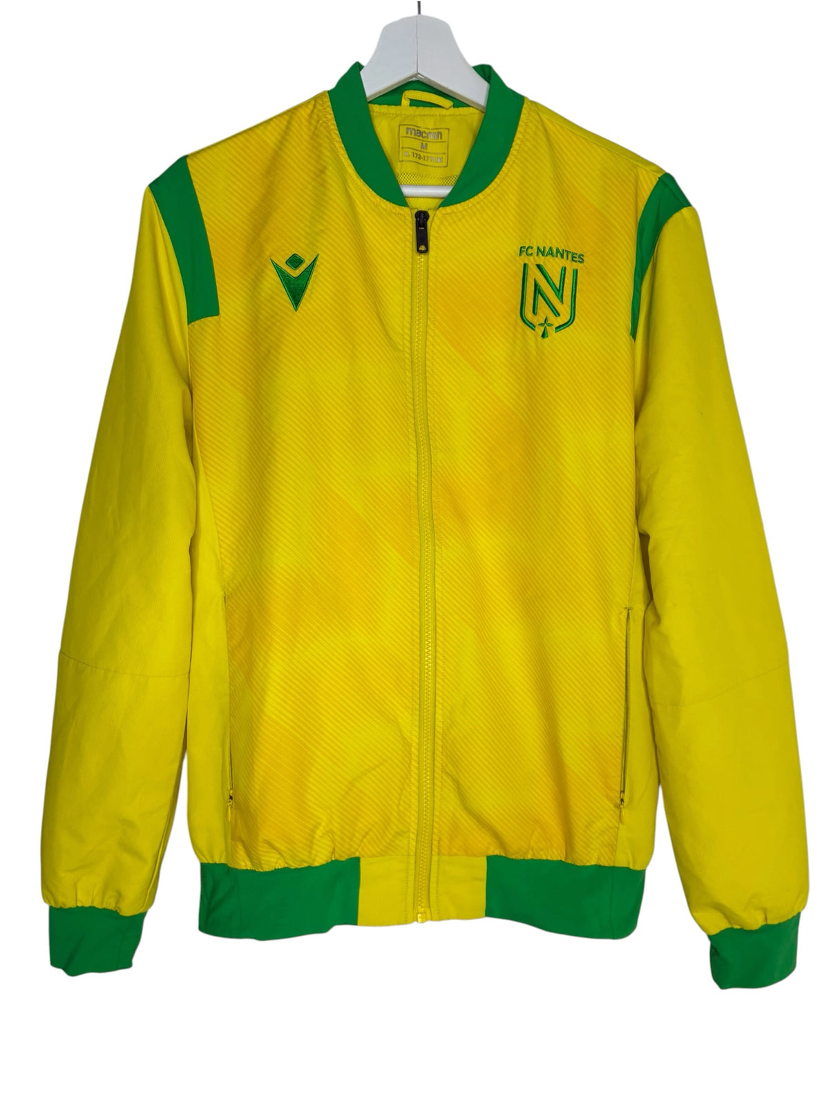 Veste bomber Levestiairedupeuple FC Nantes jaune et verte avec blason du club et fermeture zippée