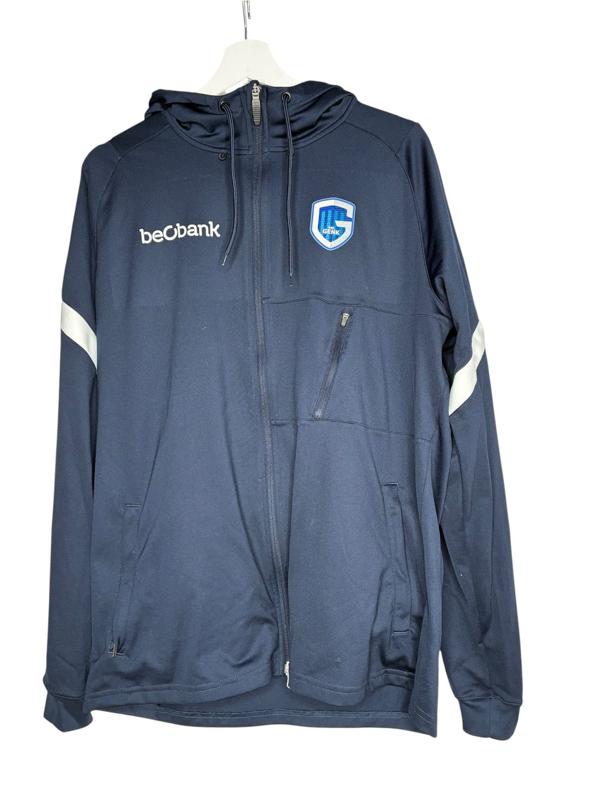 Veste de sport zippée à capuche Levestiairedupeuple bleu marine du KRC Genk avec blason du club et logo Beobank